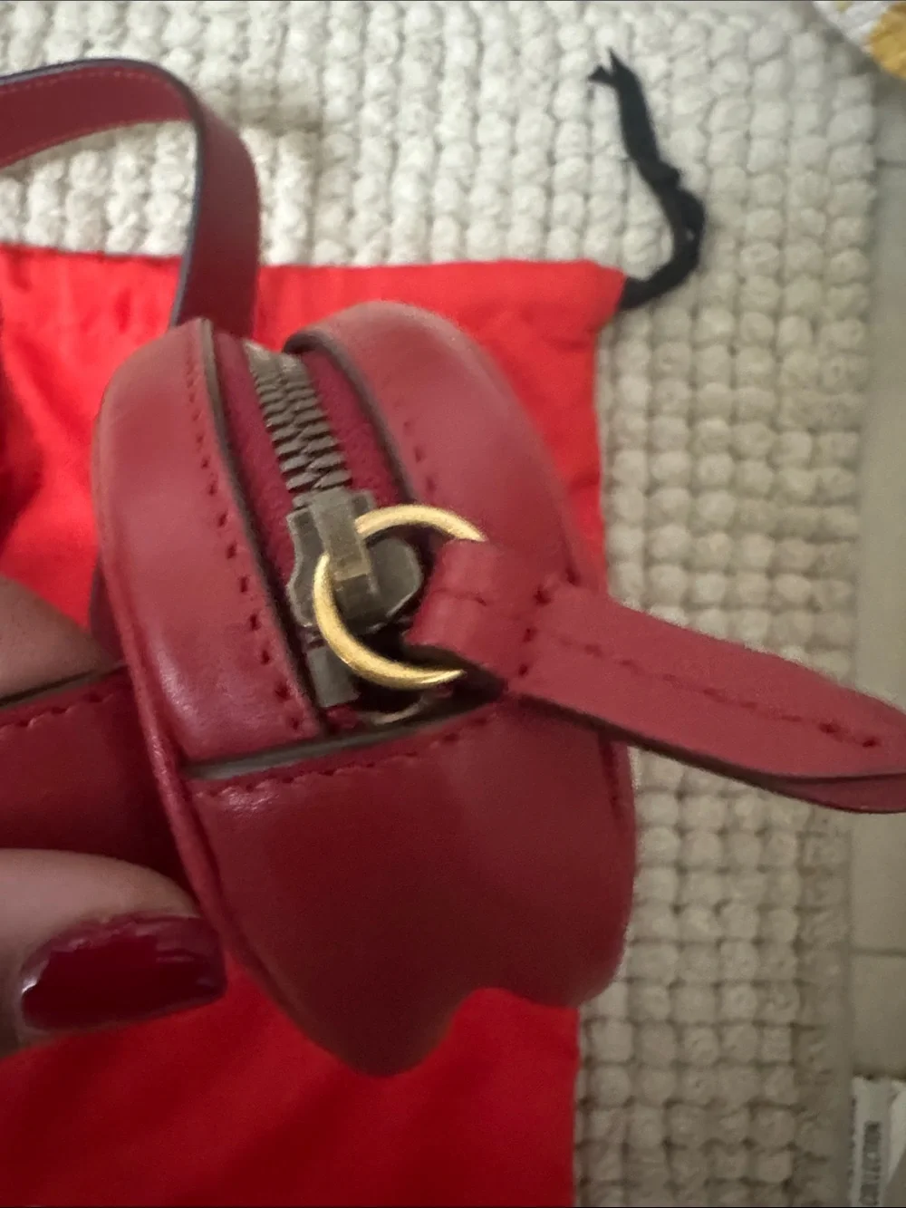 Gucci compact chevron